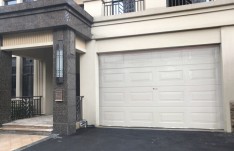 Splines garage door