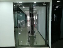 Automatic glass door