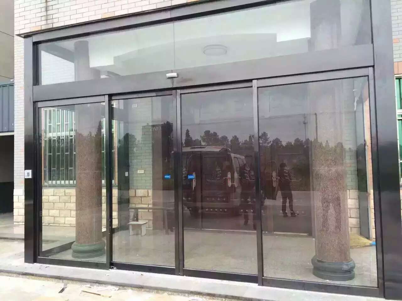 海峰自动门：东坑周边自动门控制器更换的可靠之选