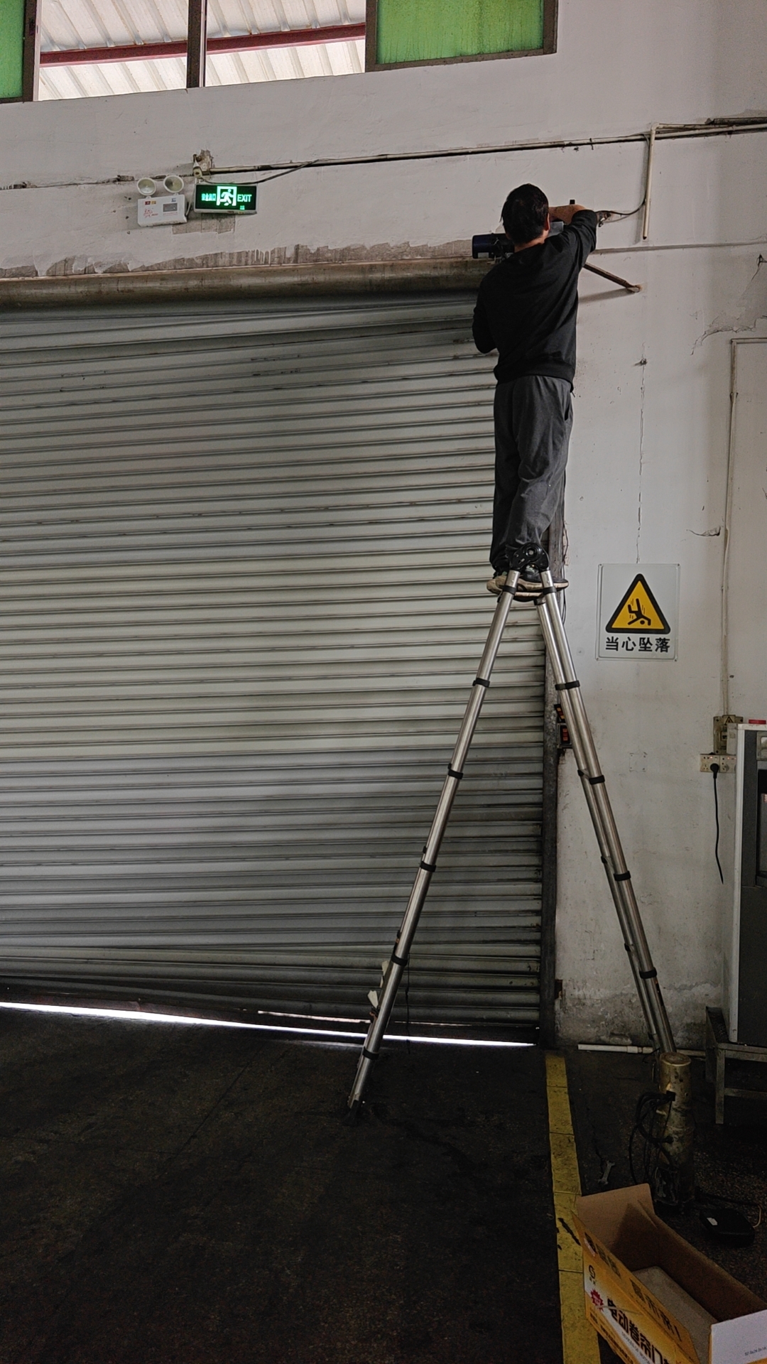 What is the function of installing wind-resistant rods on electric doors