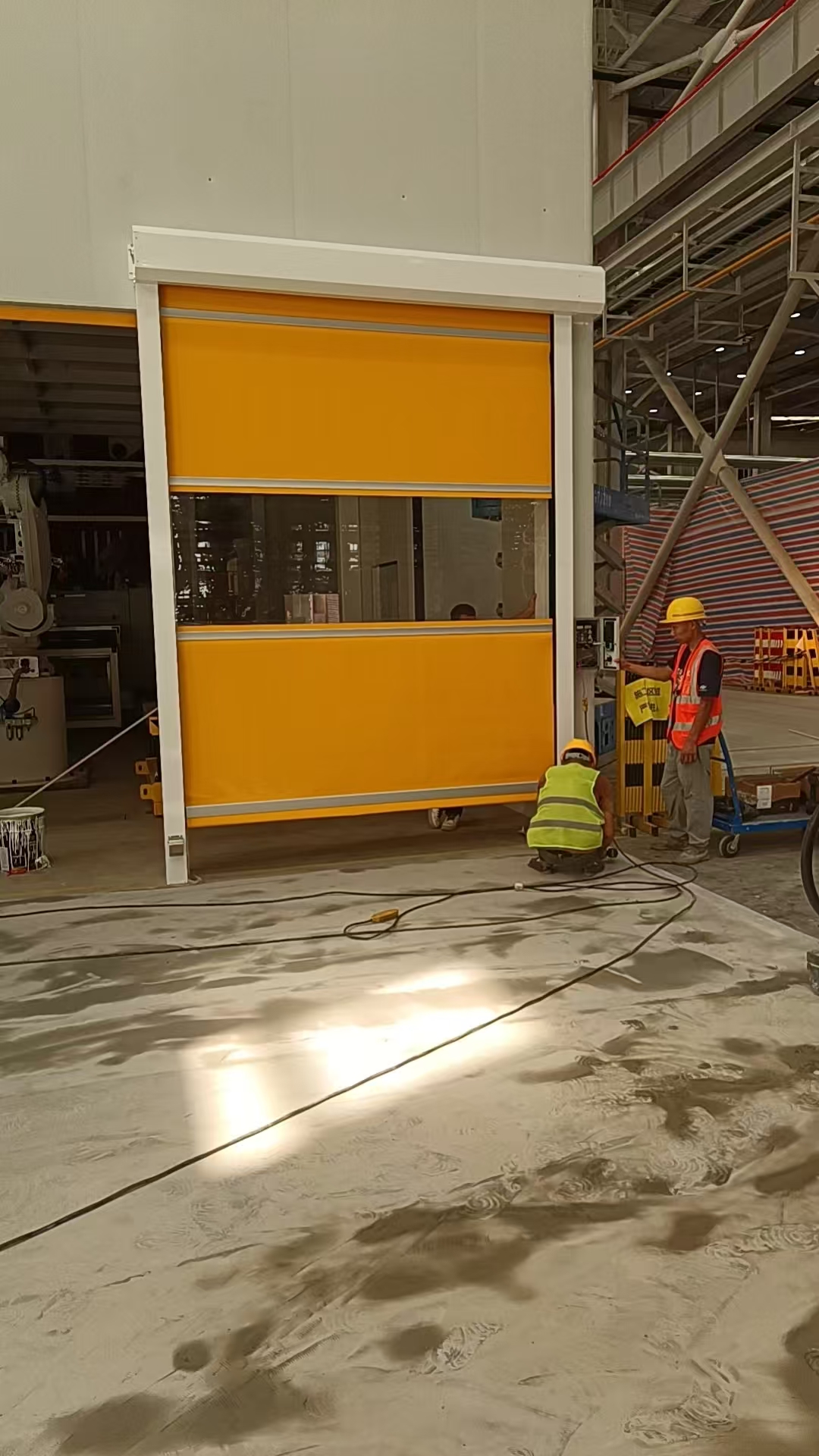 Quick door installation and commissioning in Fenggang workshop - Haifeng automatic doors